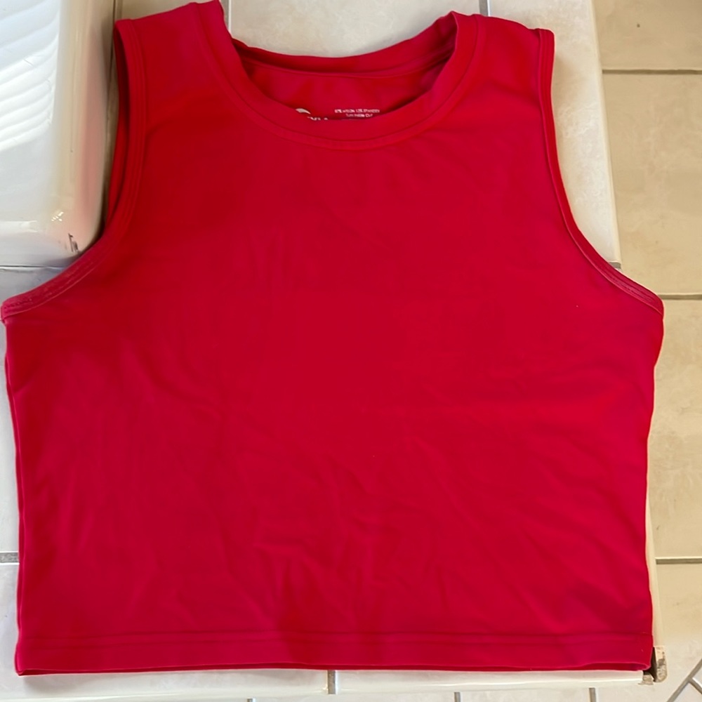 Zyia cropped tank, snug fit, great light compression that flatters the figure